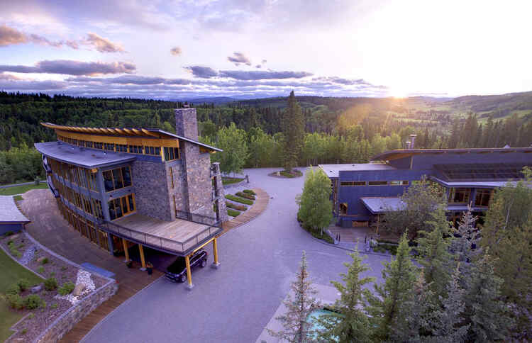 Azuridge Estate Hotel