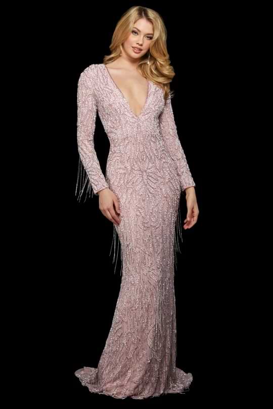 Plunging V neckline