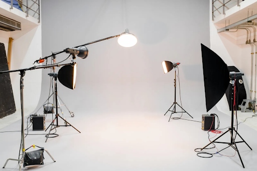 Why You Should Use A Photography Studio Rental Service