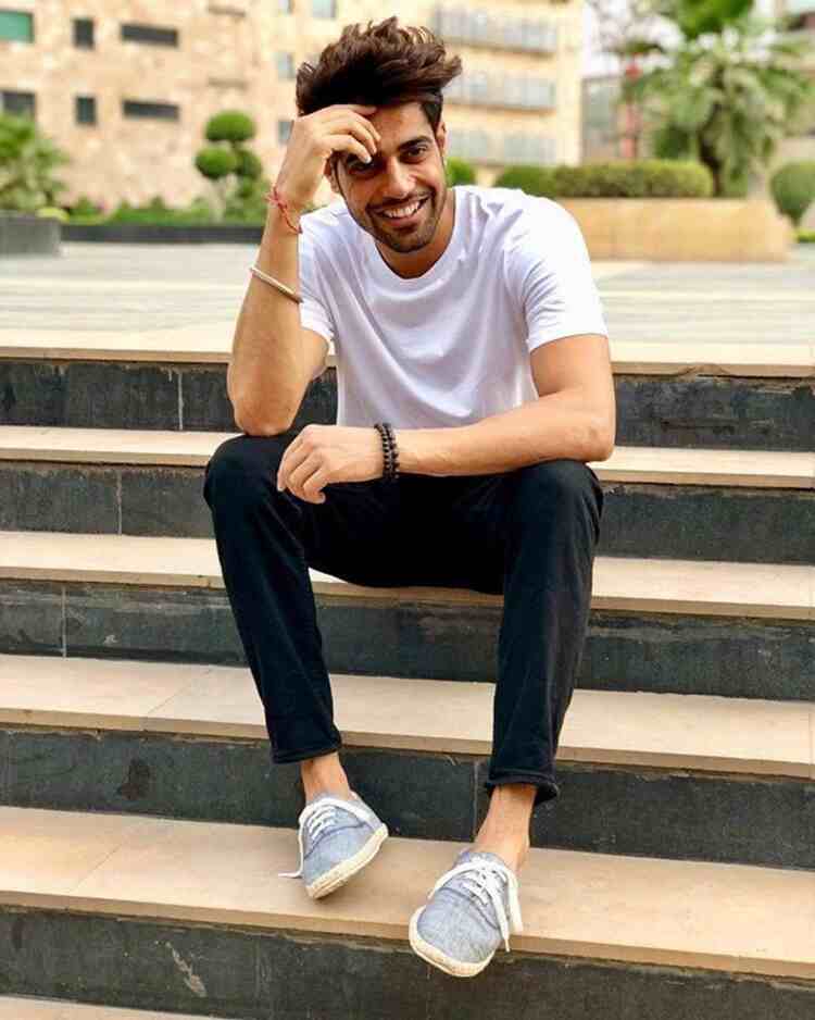 Guri Punjabi Singer Pics